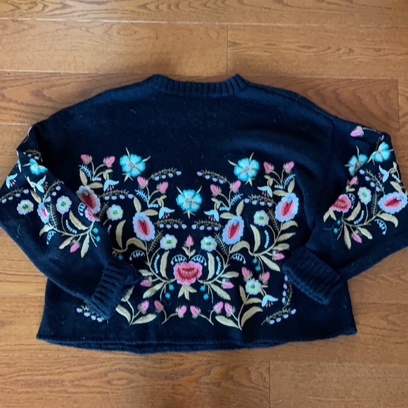 Black boxy embroidered sweater - Picture 5 of 5